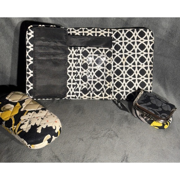 Vera Bradley 4 Piece lot! Excellent Condition, Fun Patterns, One Low Price!! - Picture 4 of 4